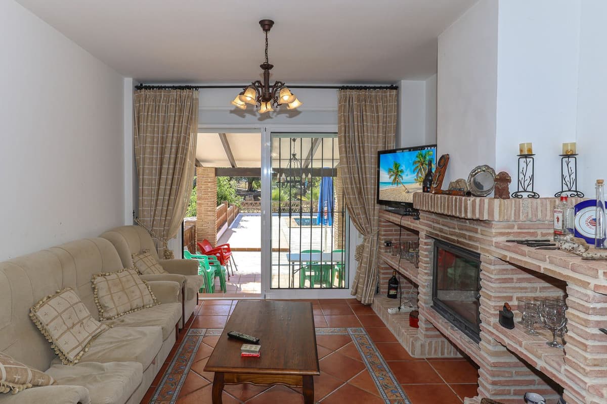 Detached Villa in Guaro — photo 5 of 10