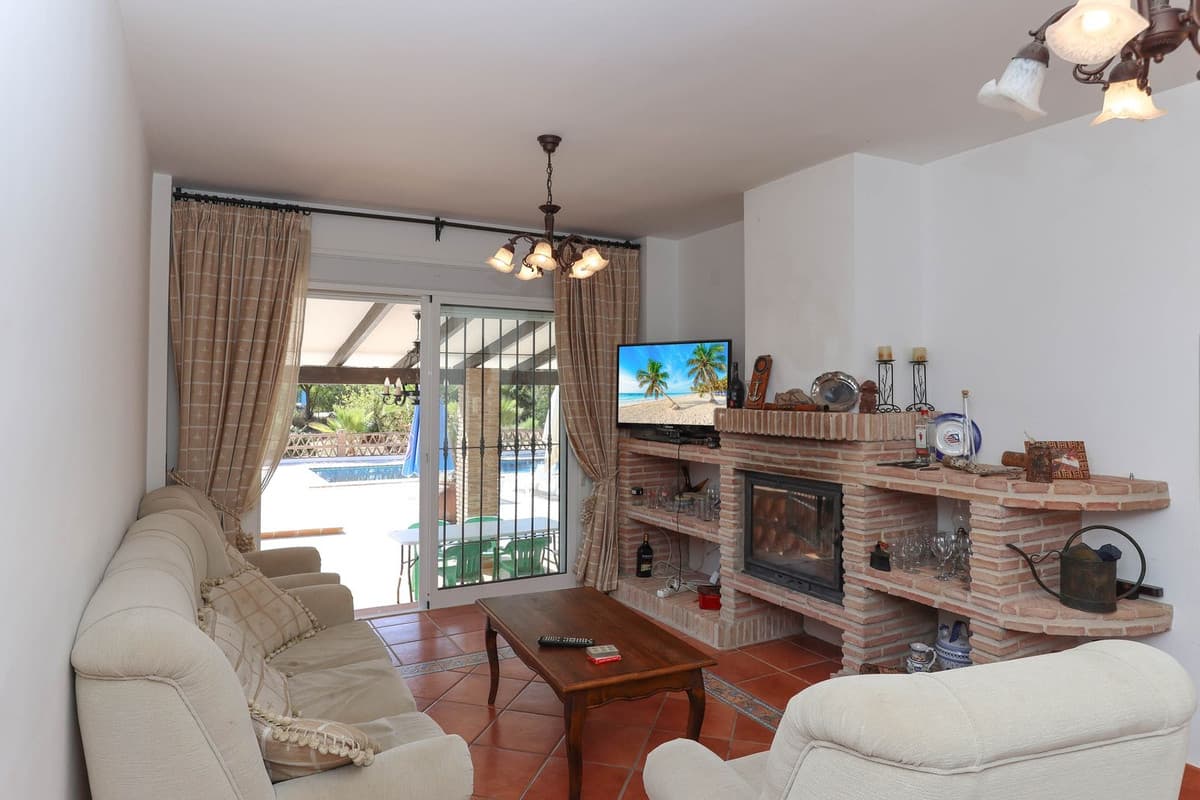 Detached Villa in Guaro — photo 7 of 10