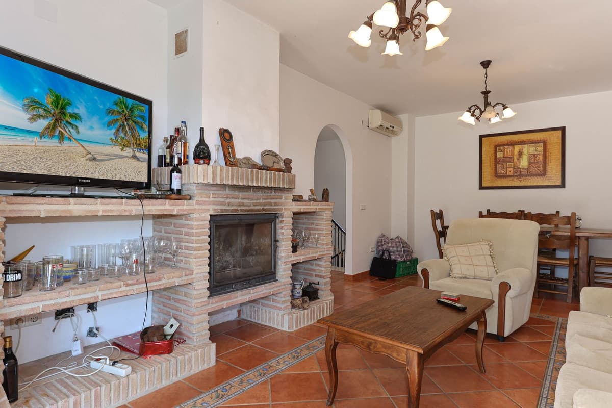 Detached Villa in Guaro — photo 8 of 10