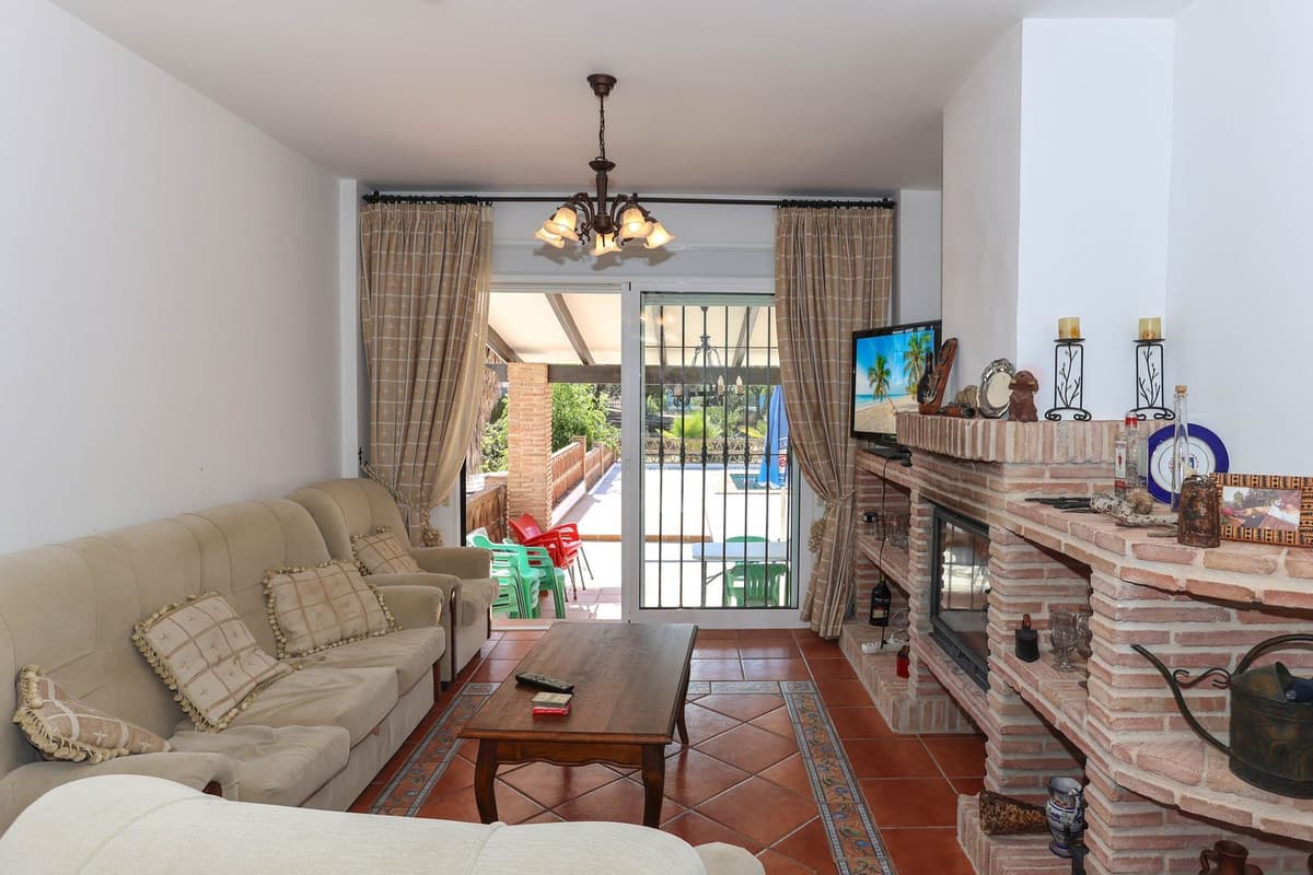 Detached Villa in Guaro — photo 10 of 10