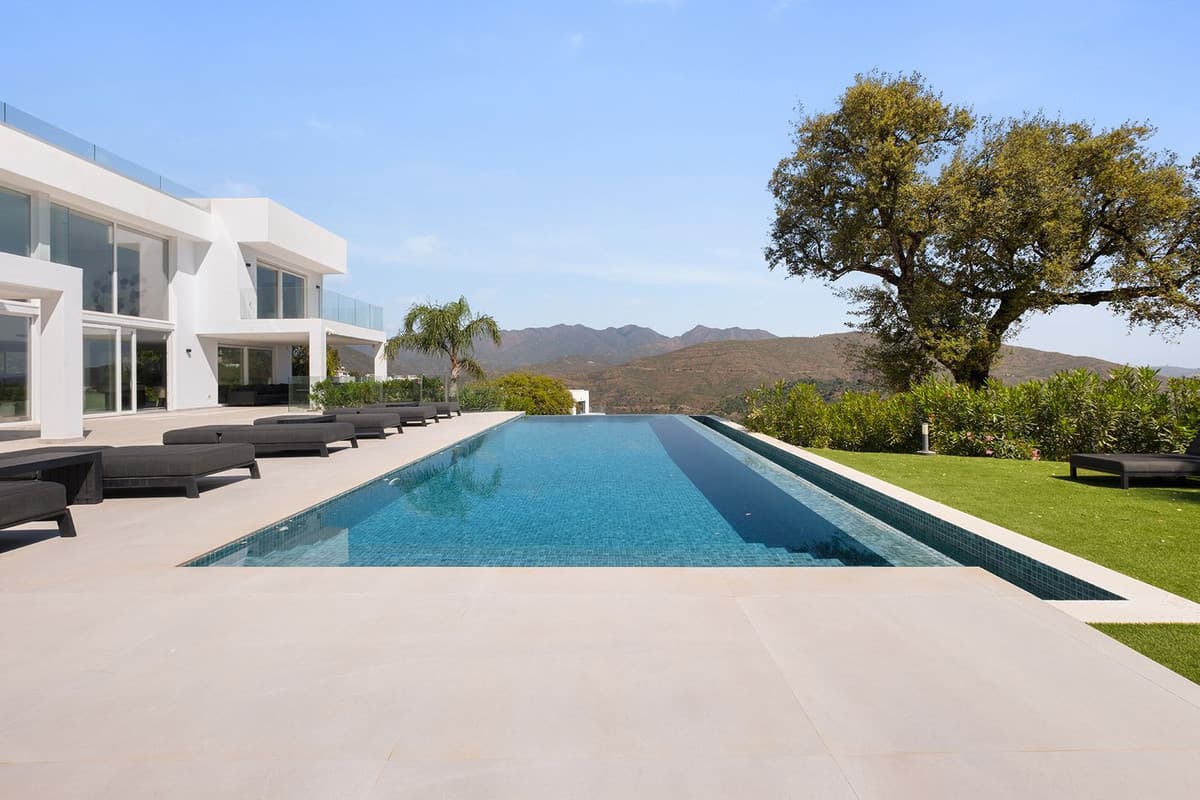Detached Villa in La Mairena — photo 1 of 10