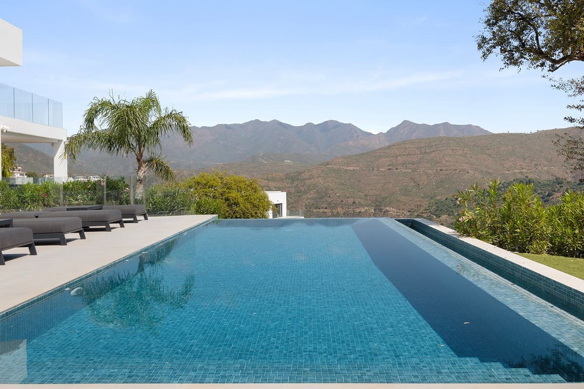 Detached Villa in La Mairena — photo 2 of 10