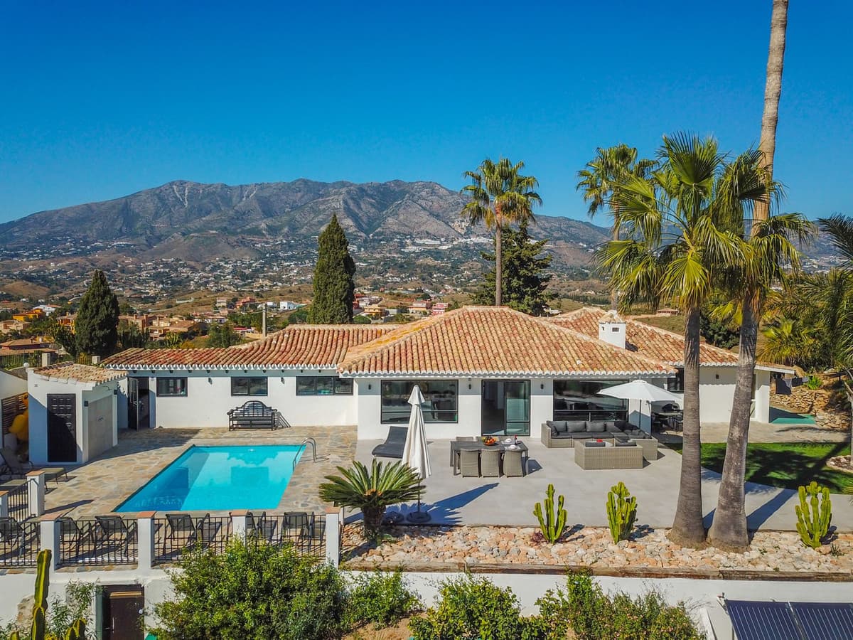 Detached Villa in Sierrezuela — photo 1 of 10