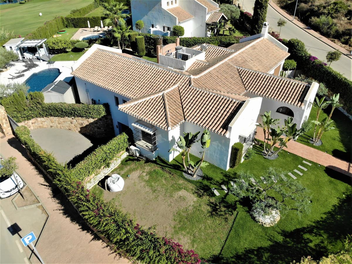 Detached Villa in Cerros del Aguila — photo 2 of 10