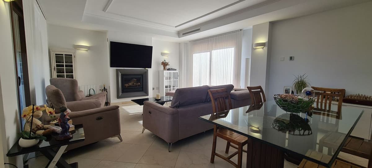 Detached Villa in Cerros del Aguila — photo 8 of 10