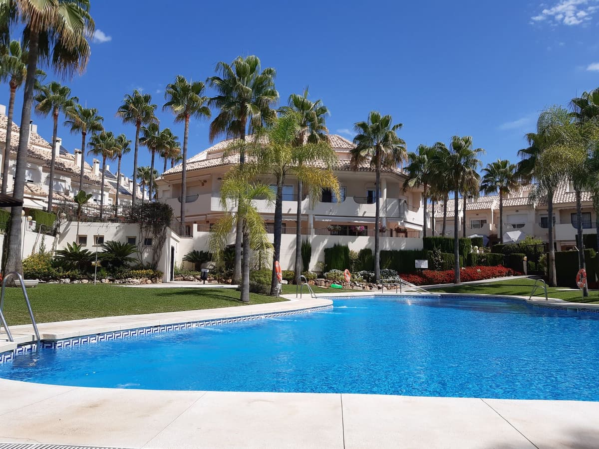 Townhouse in Las Chapas — photo 1 of 10