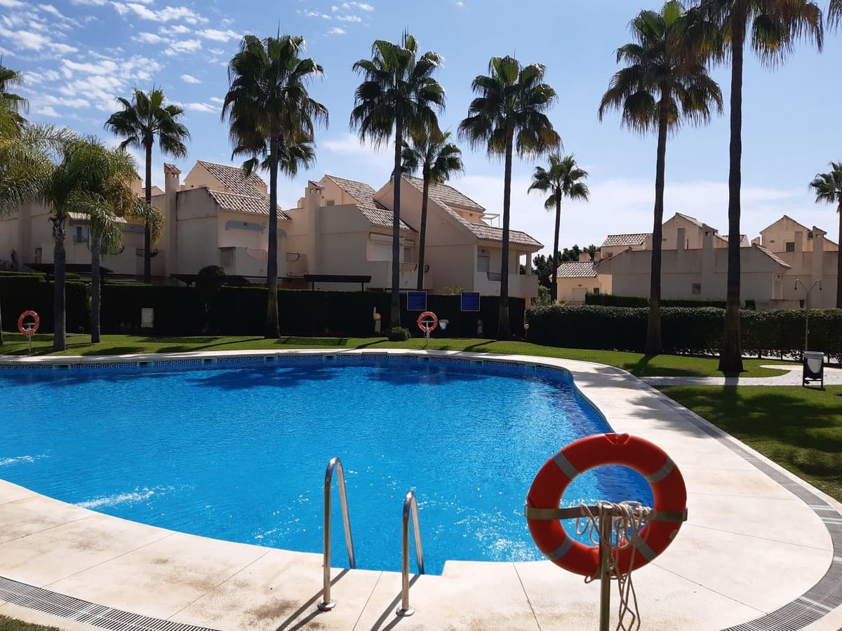Townhouse in Las Chapas — photo 2 of 10