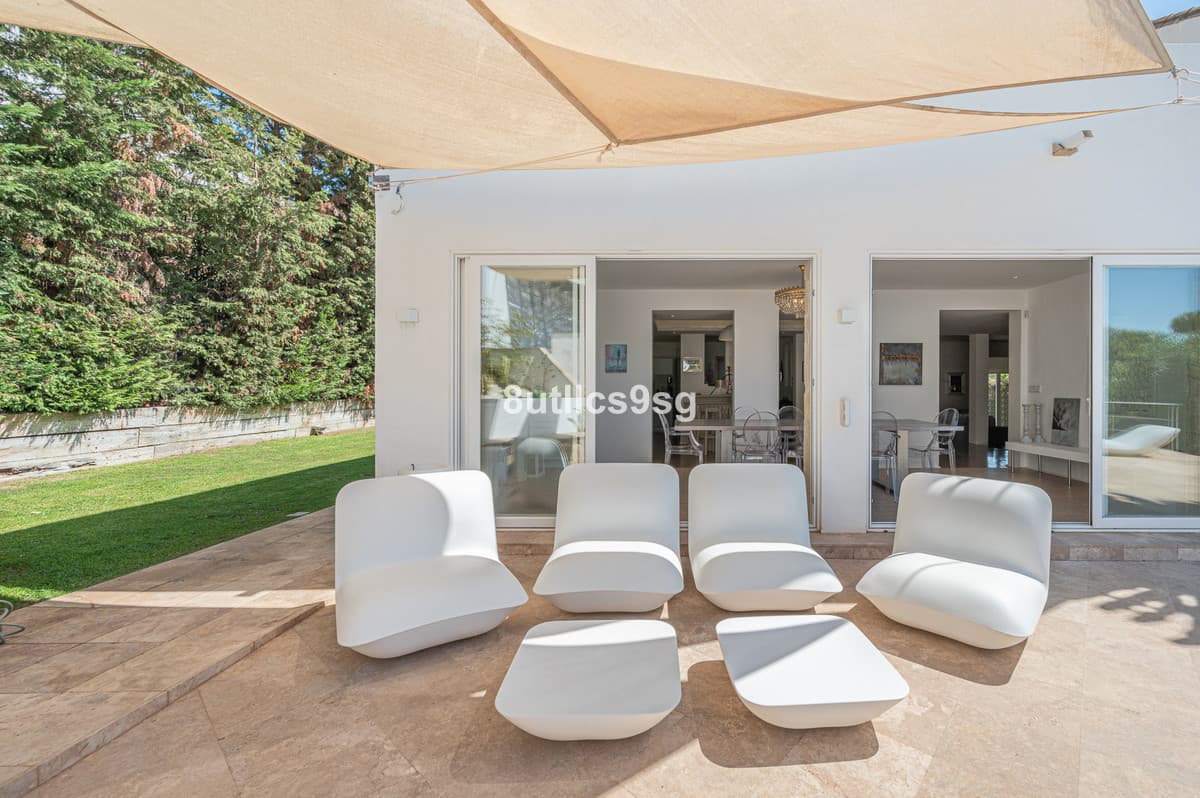 Detached Villa in Nueva Andalucía — photo 2 of 10