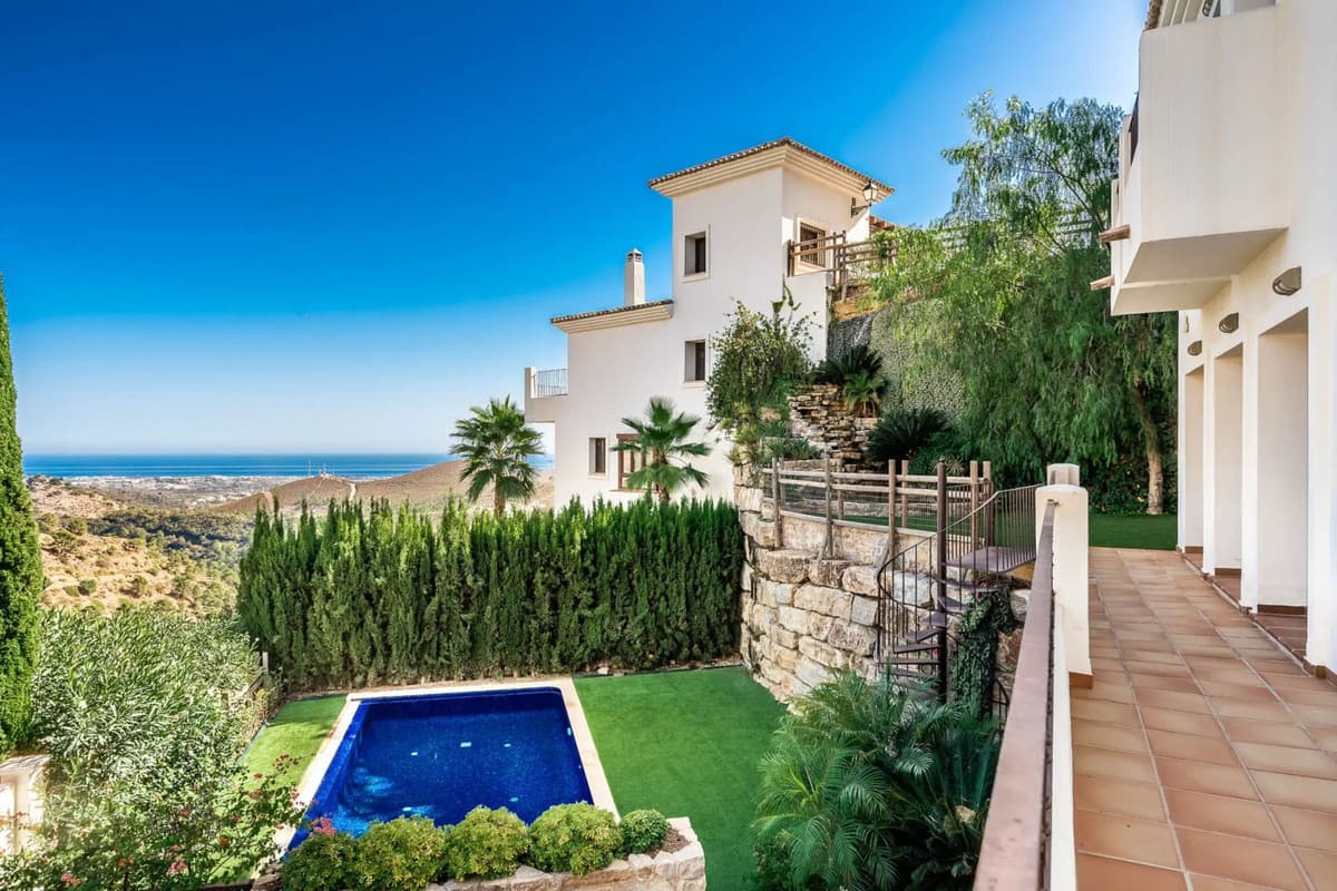 Detached Villa in Benahavís — photo 2 of 10