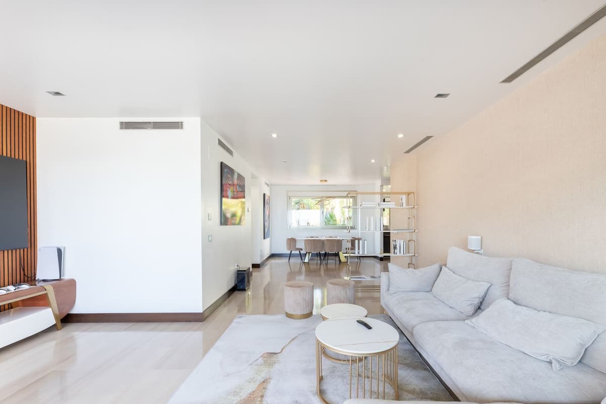Middle Floor Apartment in Benahavís — photo 4 of 10