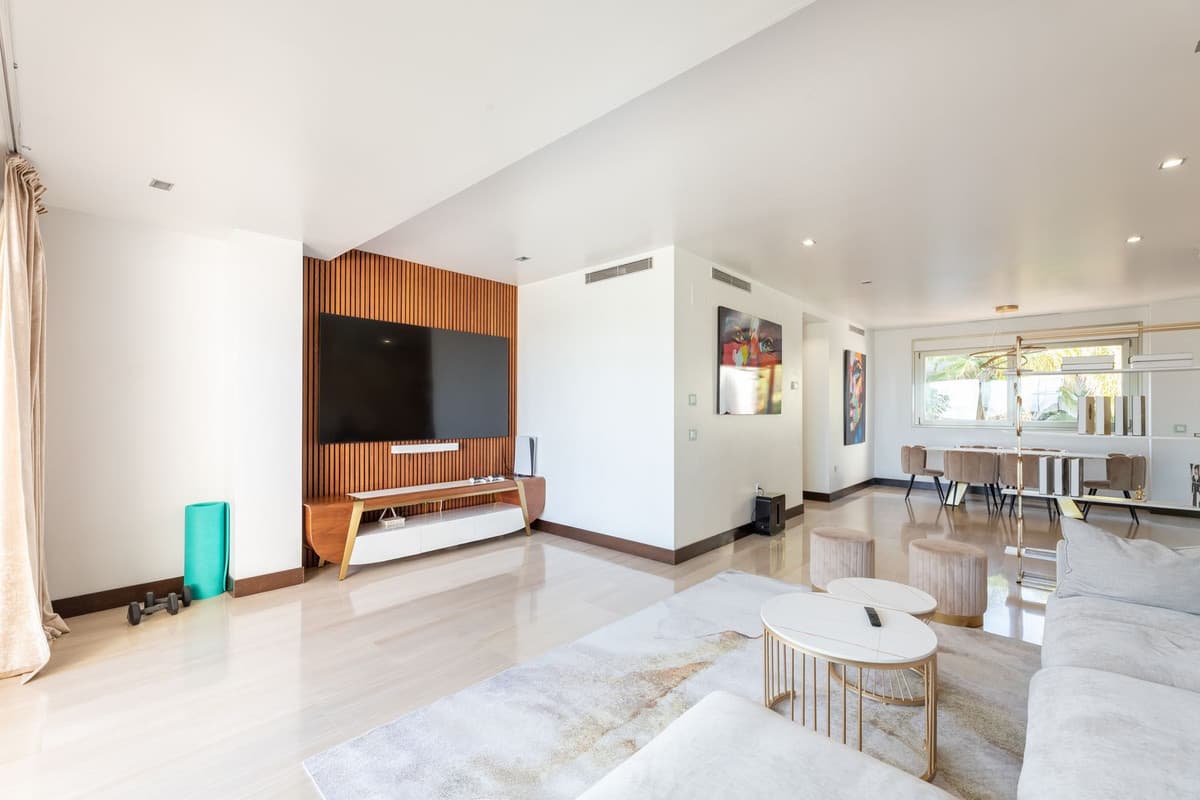 Middle Floor Apartment in Benahavís — photo 5 of 10