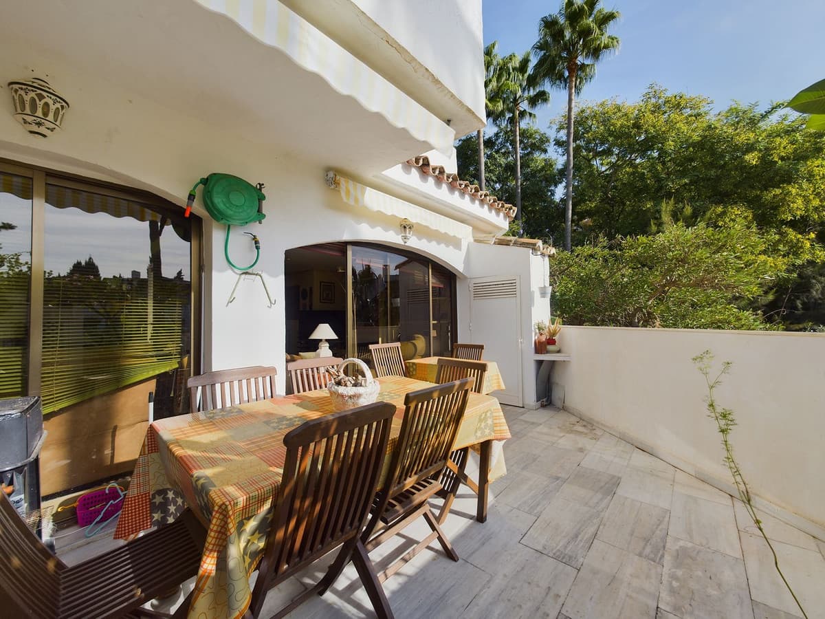 Middle Floor Apartment in Elviria — photo 1 of 10