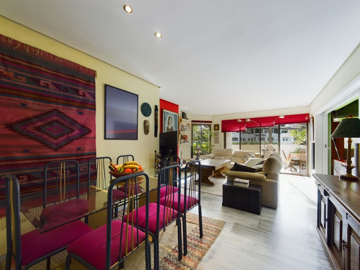 Middle Floor Apartment in Elviria — photo 3 of 10
