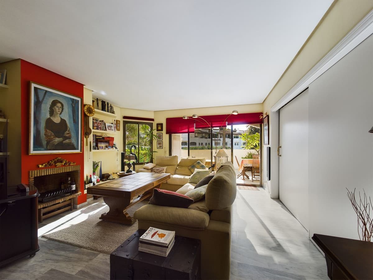 Middle Floor Apartment in Elviria — photo 6 of 10