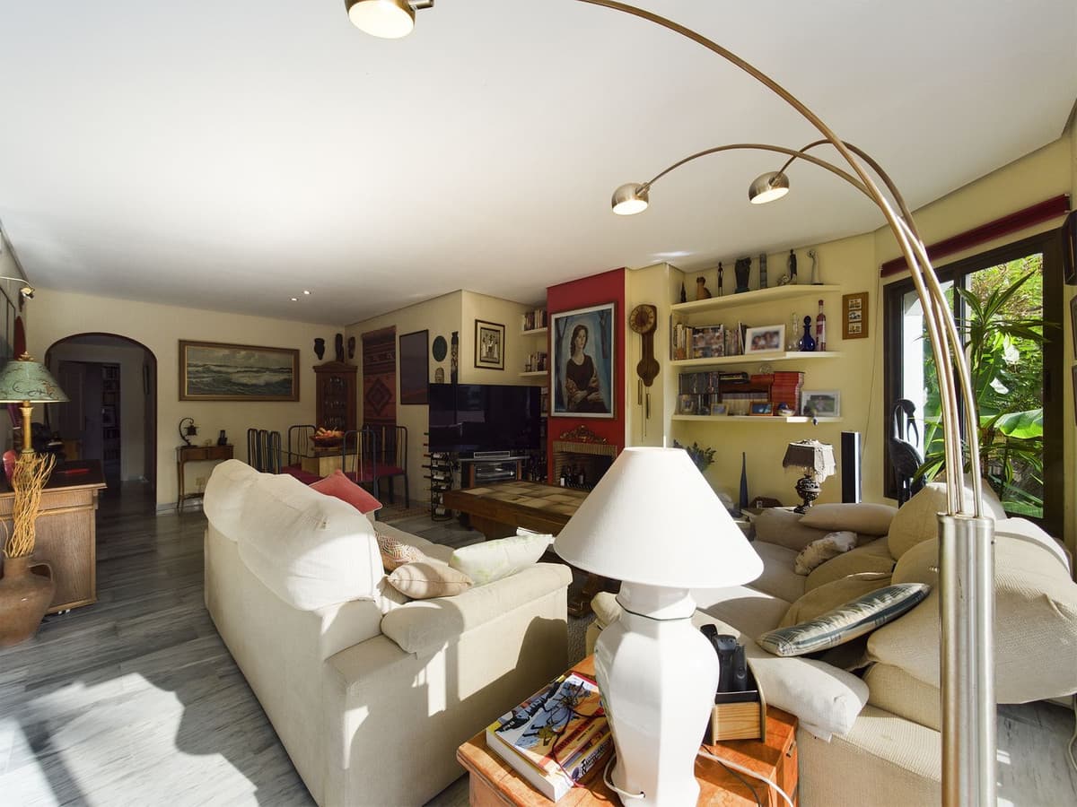 Middle Floor Apartment in Elviria — photo 7 of 10