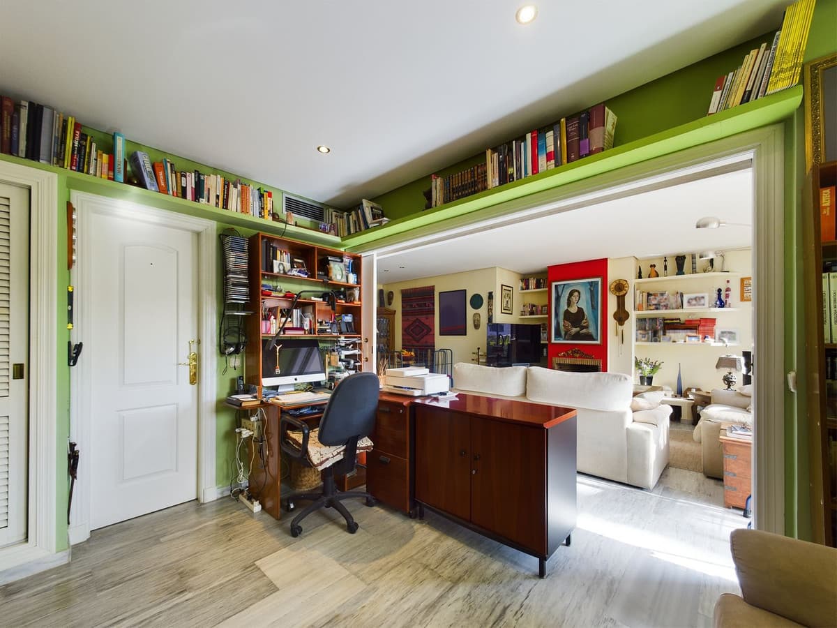 Middle Floor Apartment in Elviria — photo 9 of 10