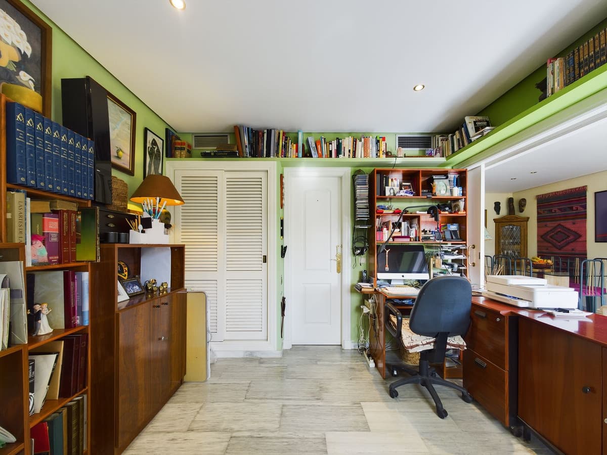Middle Floor Apartment in Elviria — photo 10 of 10
