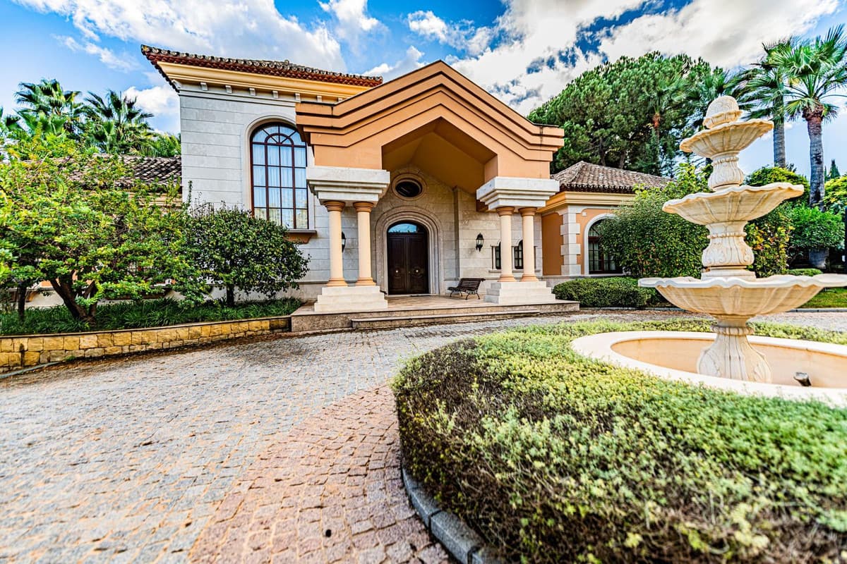 Detached Villa in Guadalmina Baja — photo 2 of 10