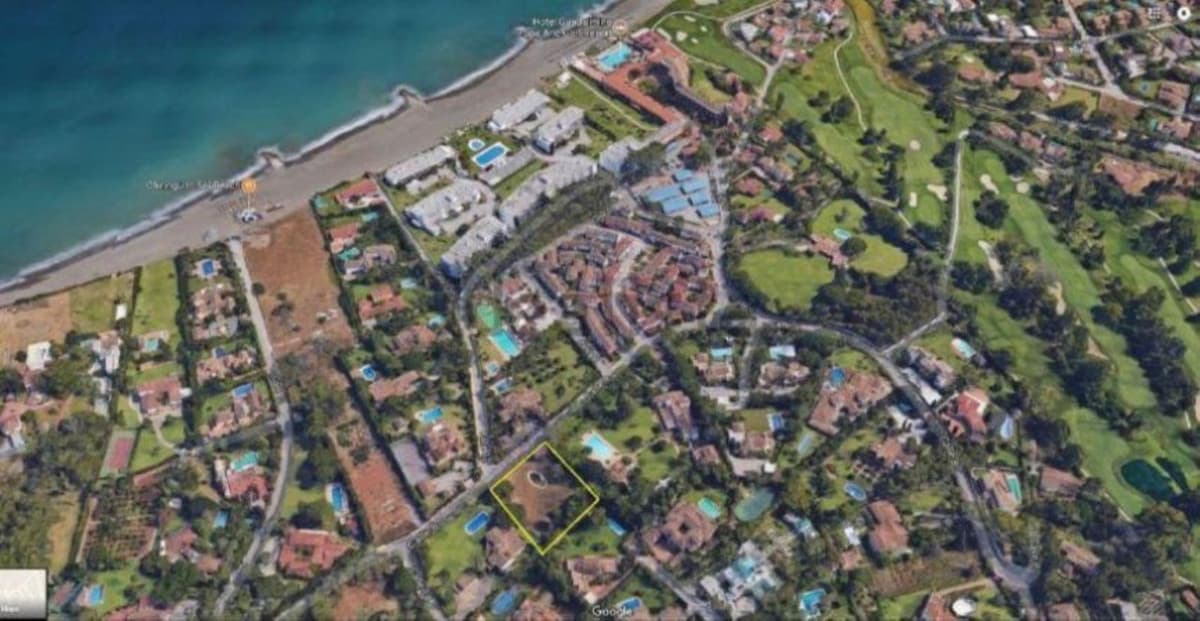 Residential Plot in Guadalmina Baja — photo 1 of 2