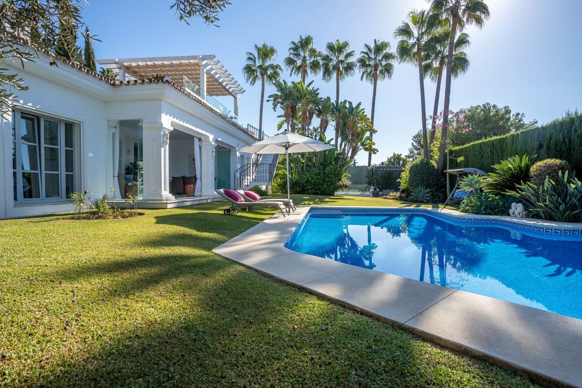 Detached Villa in Sierra Blanca — photo 1 of 10