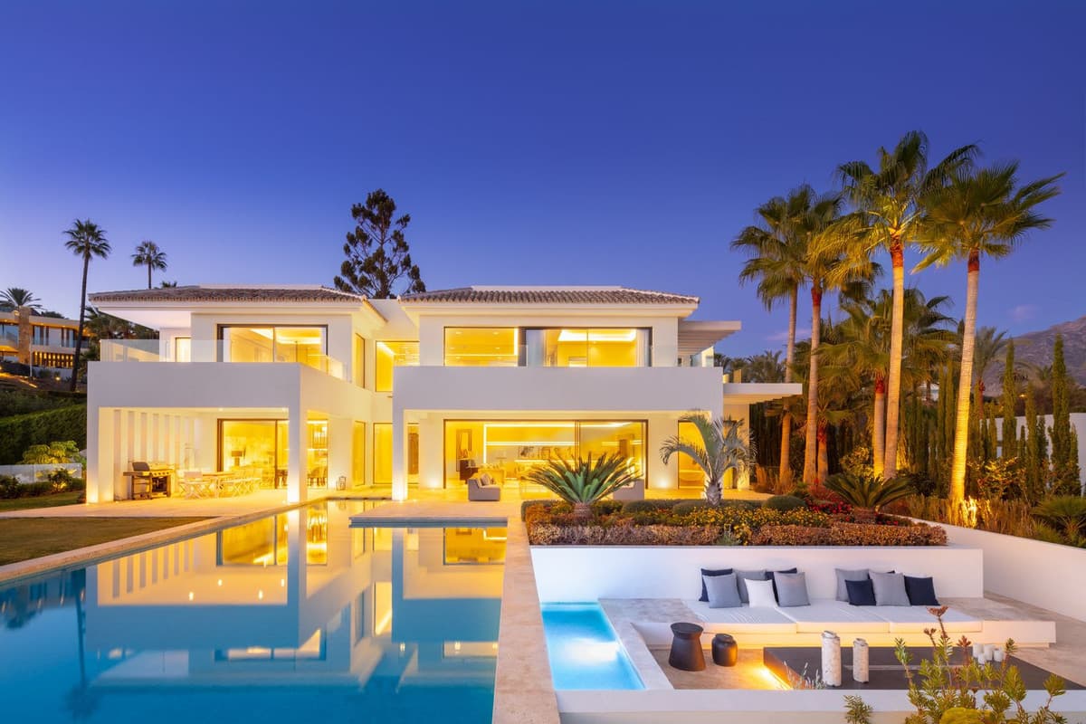 Detached Villa in Nueva Andalucía — photo 1 of 10