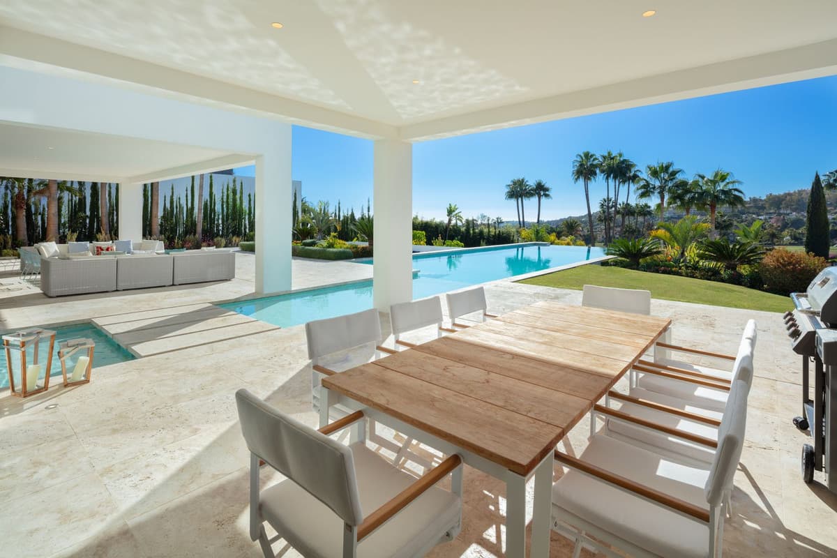 Detached Villa in Nueva Andalucía — photo 2 of 10