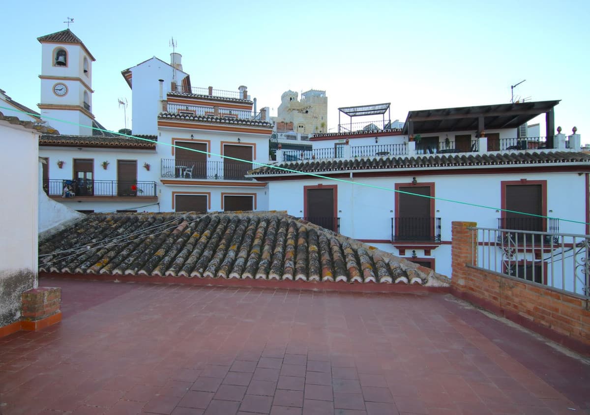 Middle Floor Apartment in Guaro — photo 1 of 10