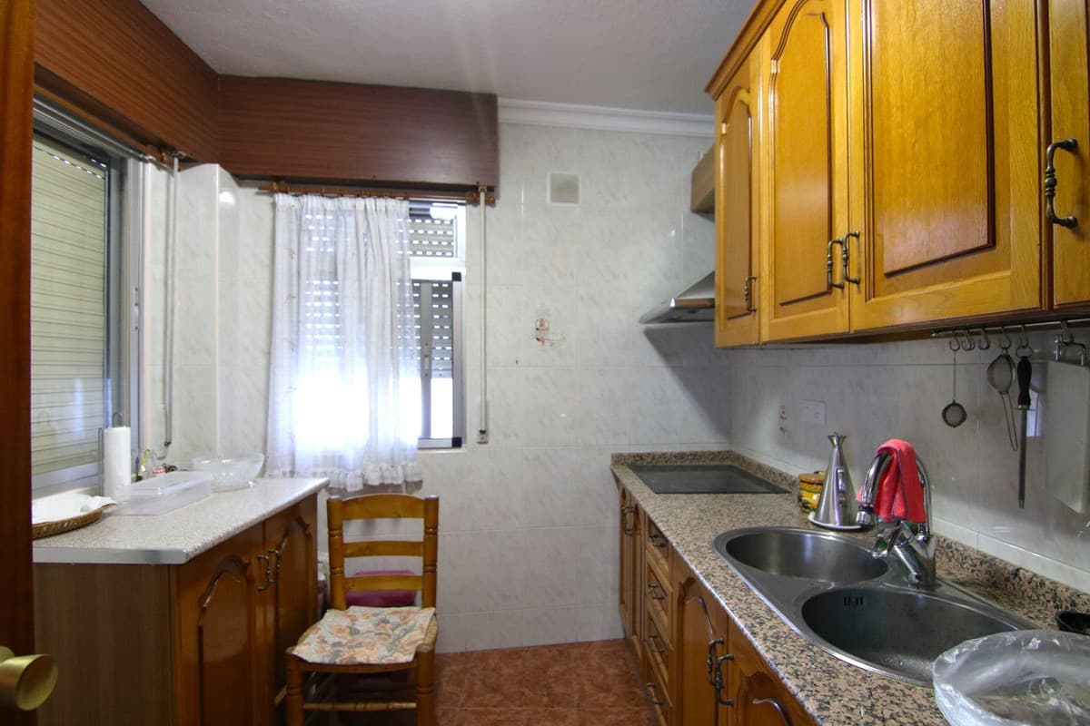 Middle Floor Apartment in Guaro — photo 9 of 10