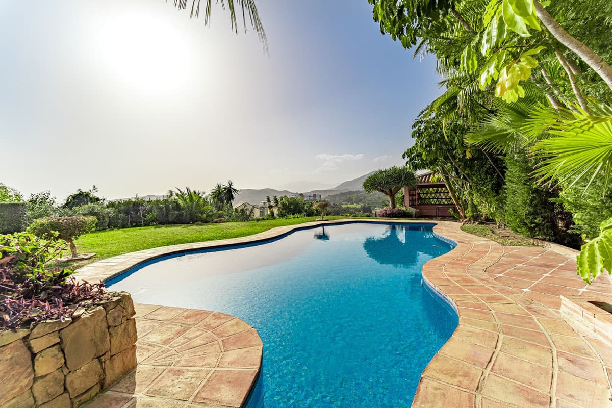 Detached Villa in Benahavís — photo 1 of 10