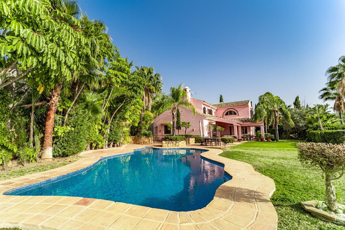 Detached Villa in Benahavís — photo 2 of 10