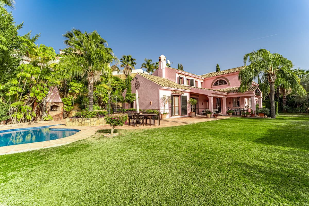 Detached Villa in Benahavís — photo 4 of 10
