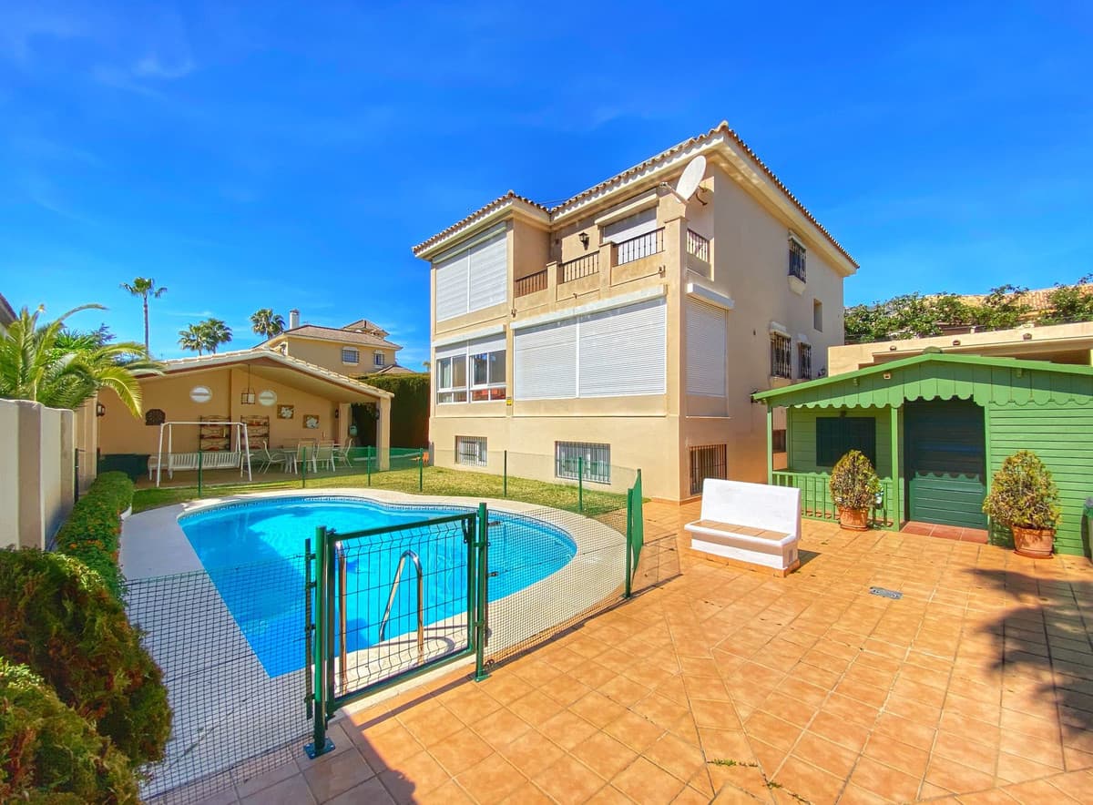 Detached Villa in Marbella — photo 1 of 10