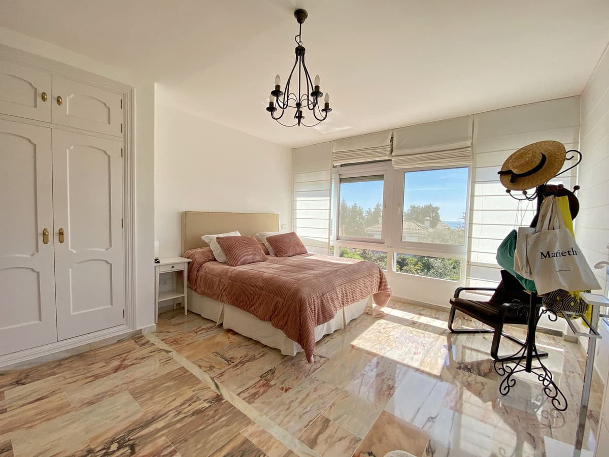 Detached Villa in Marbella — photo 9 of 10