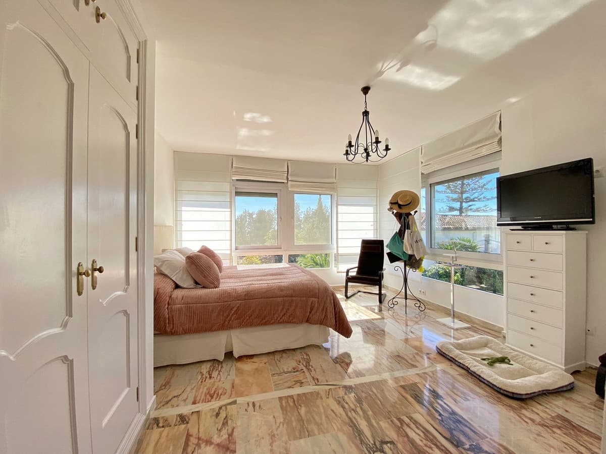 Detached Villa in Marbella — photo 10 of 10