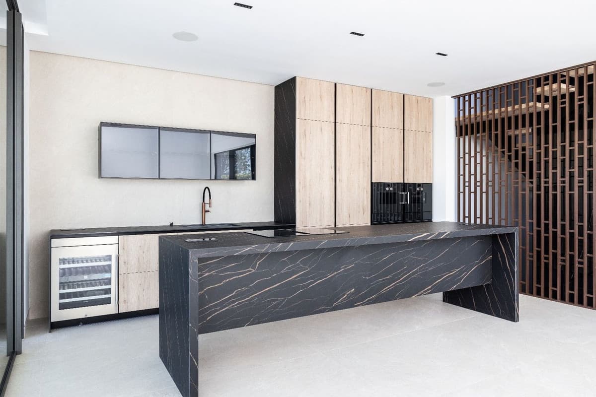 Semi-Detached House in The Golden Mile — photo 4 of 10