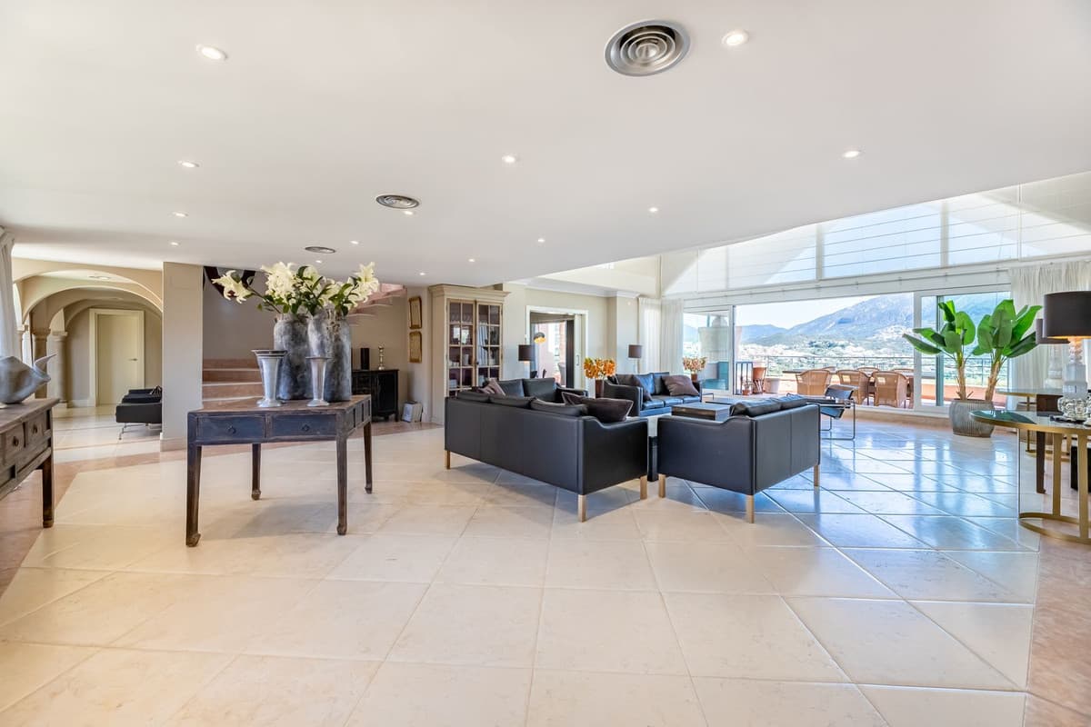 Penthouse in Nueva Andalucía — photo 8 of 10