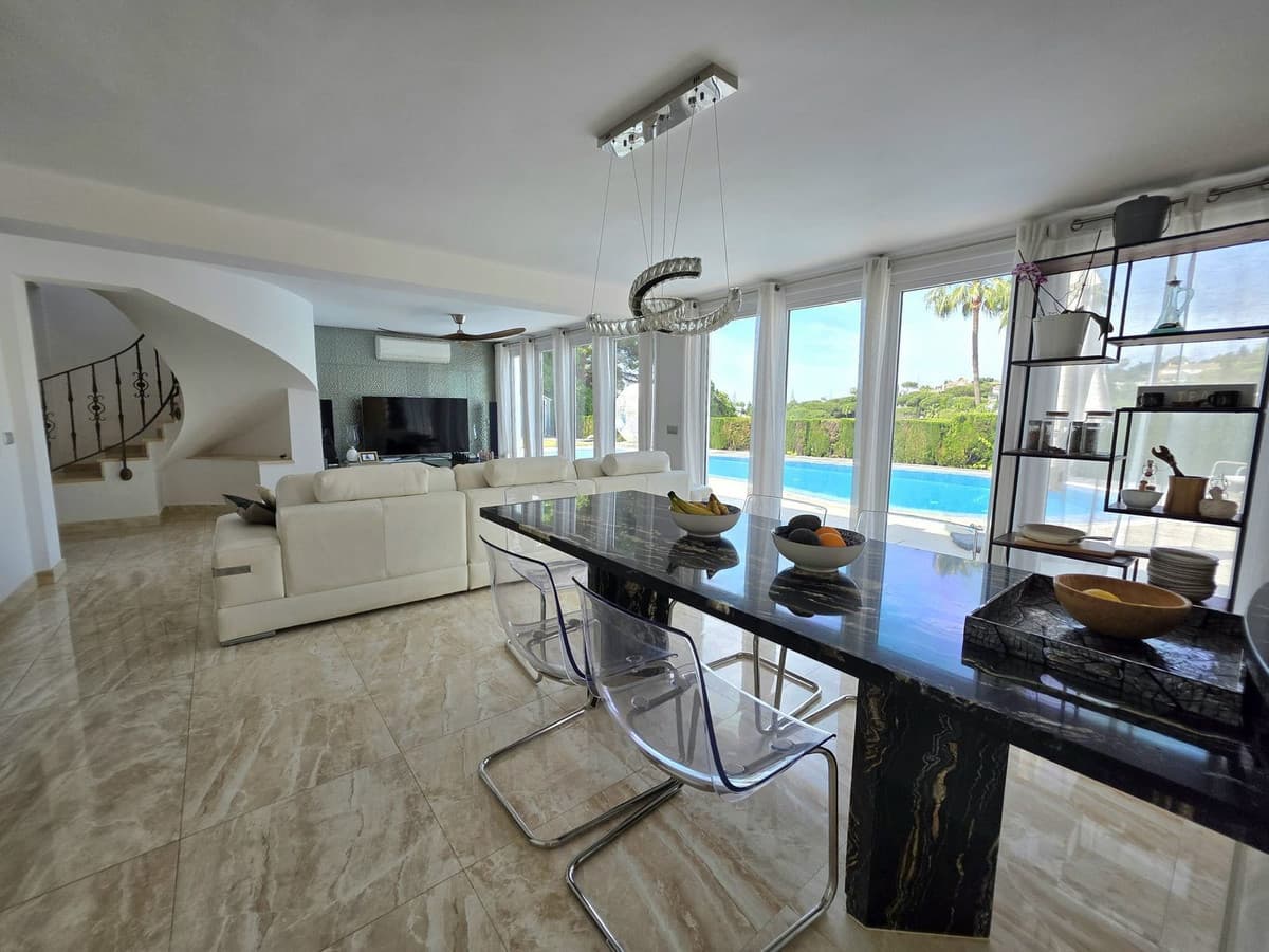 Detached Villa in Elviria — photo 9 of 10