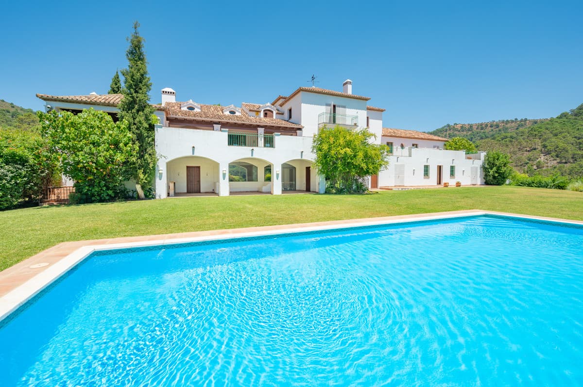 Detached Villa in Estepona — photo 1 of 10