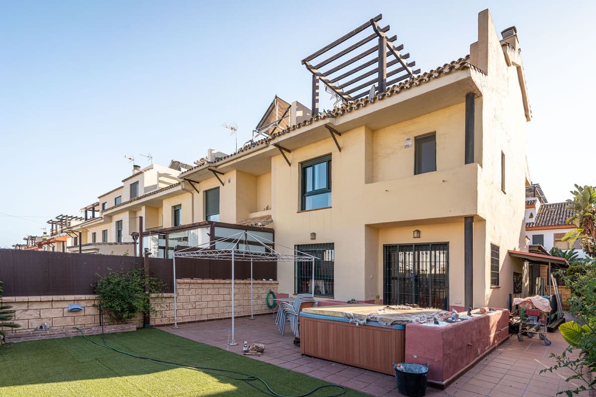 Townhouse in Cancelada — photo 1 of 10