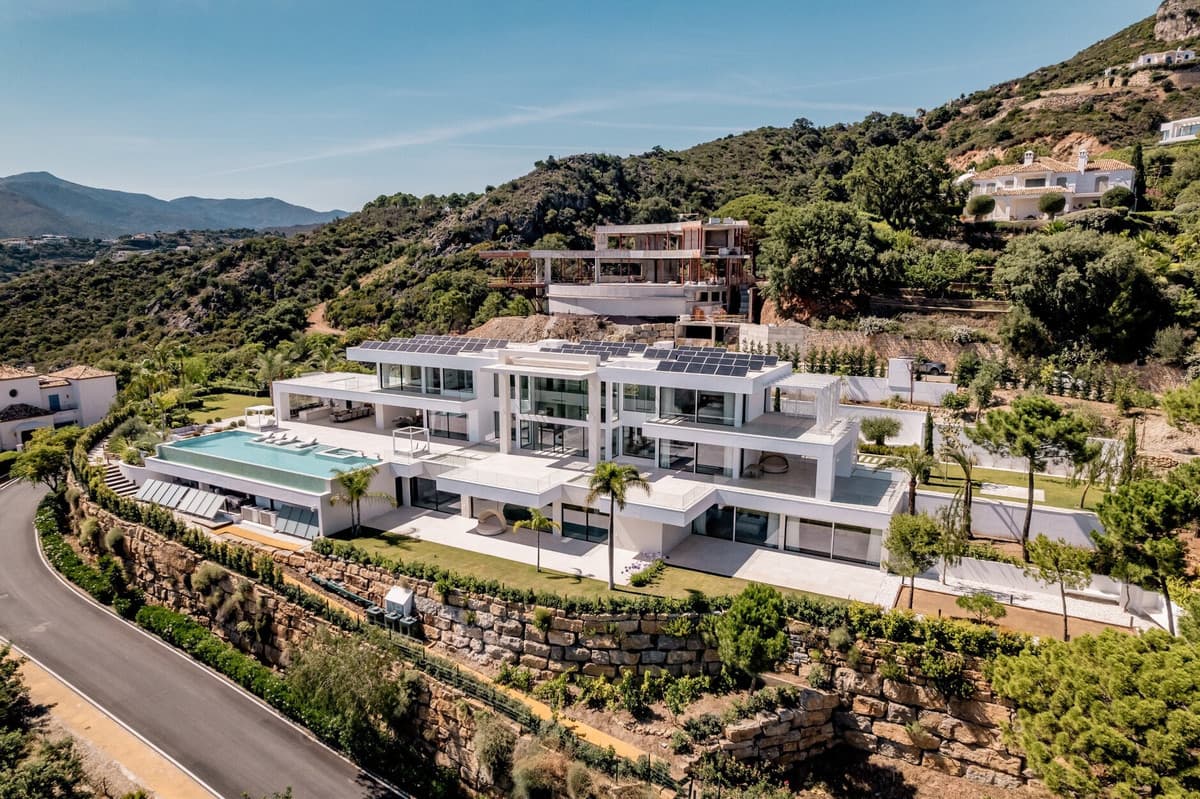 Detached Villa in Benahavís — photo 1 of 10