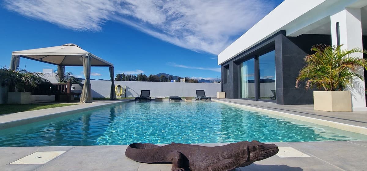 Detached Villa in San Pedro de Alcántara — photo 1 of 10