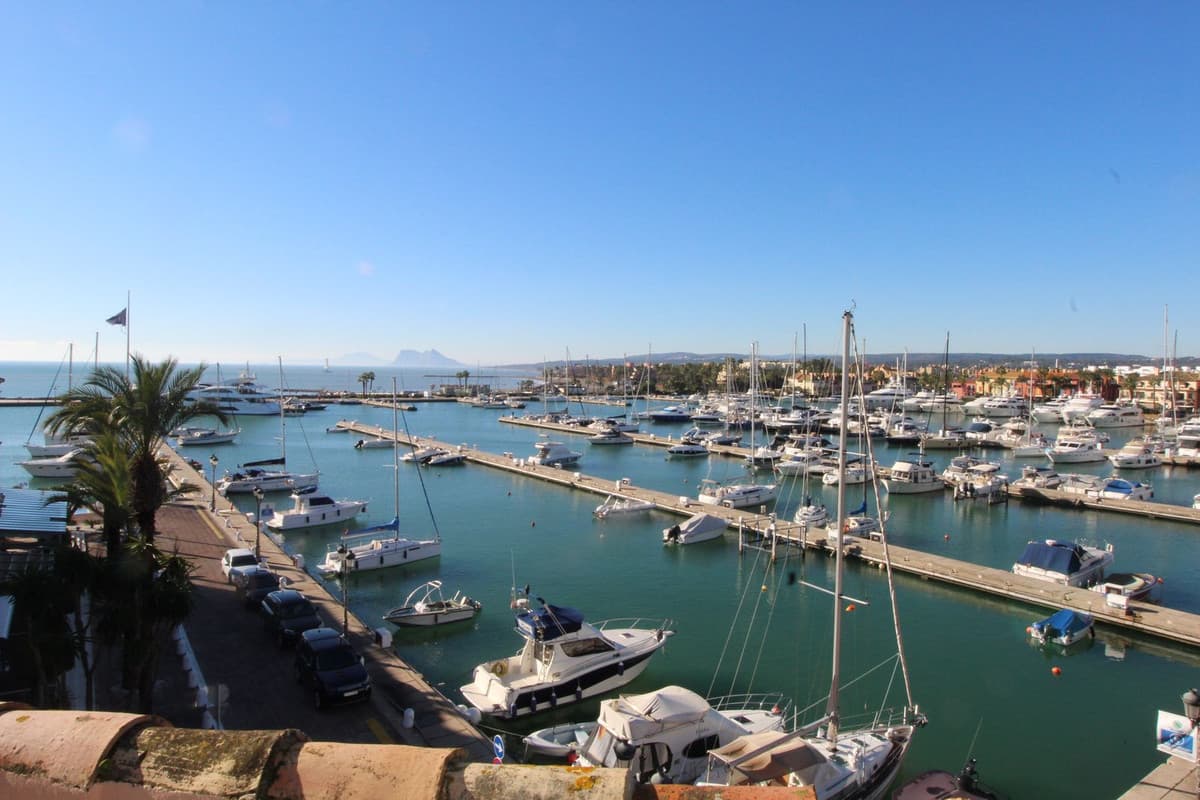 Penthouse in Sotogrande Puerto — photo 1 of 10