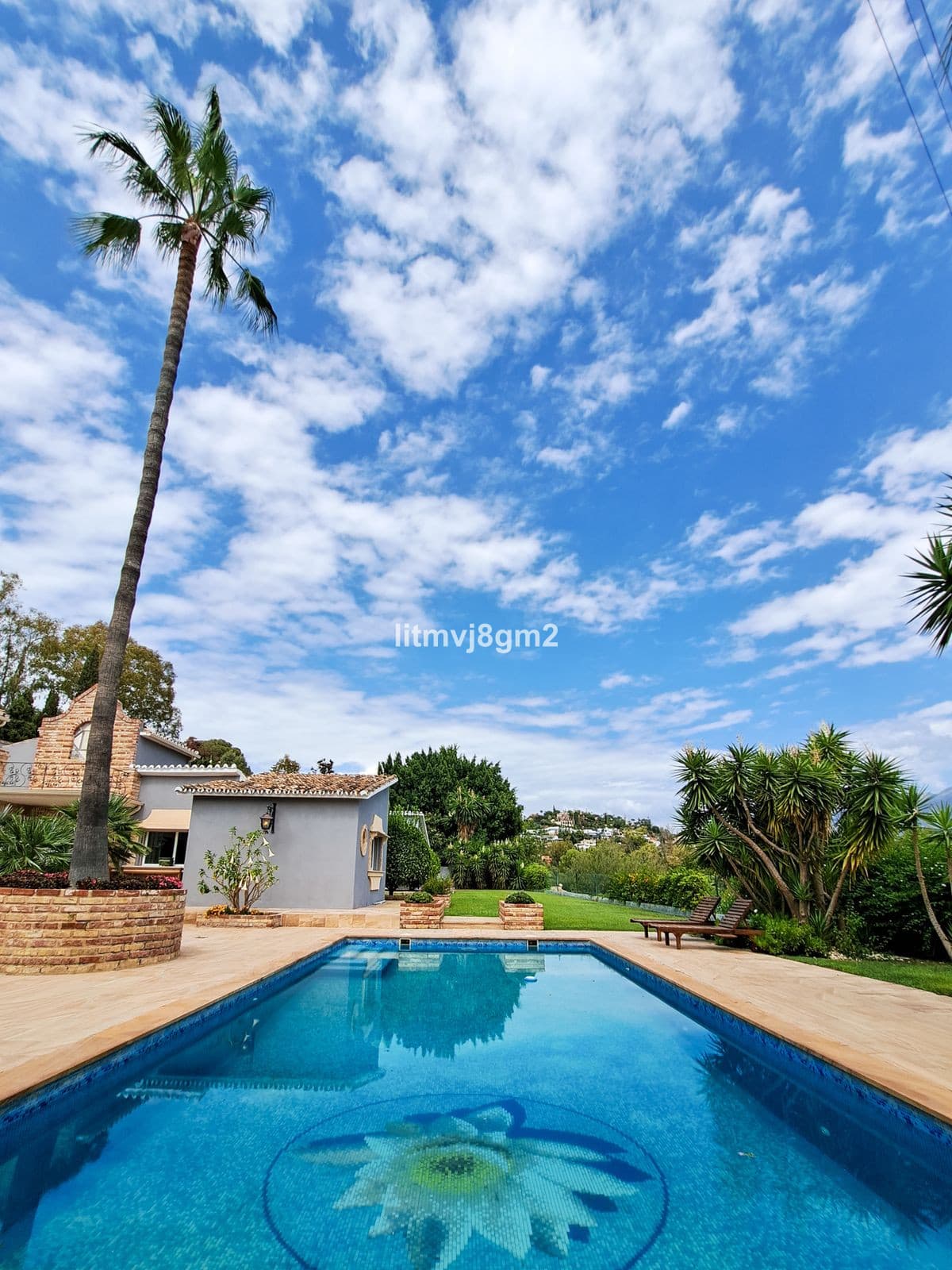 Detached Villa in Benahavís — photo 2 of 10