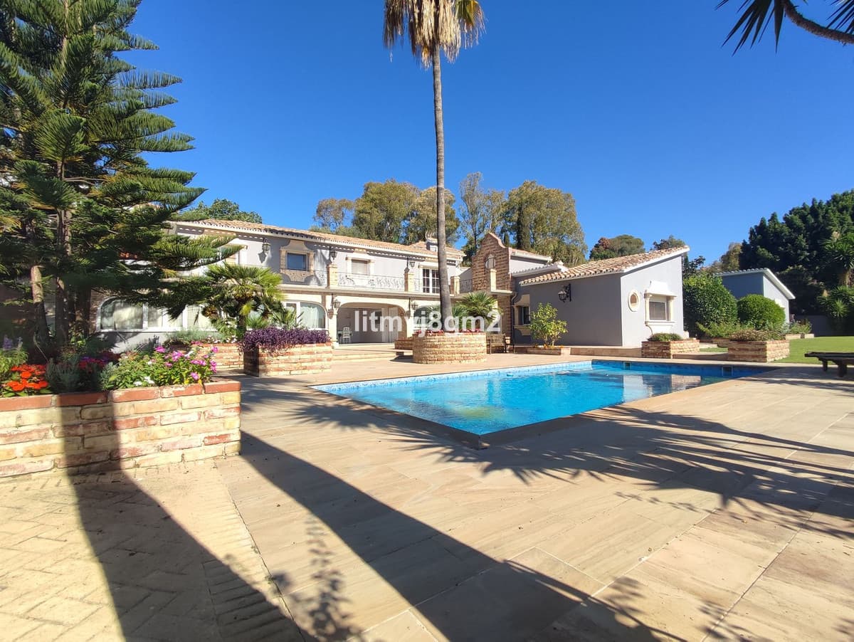 Detached Villa in Benahavís — photo 4 of 10