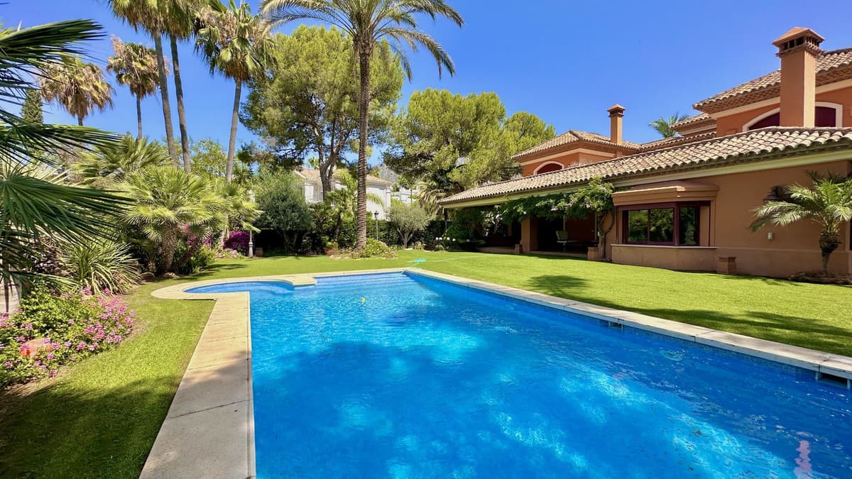 Detached Villa in The Golden Mile — photo 1 of 10