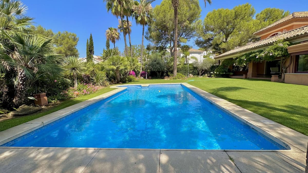 Detached Villa in The Golden Mile — photo 2 of 10