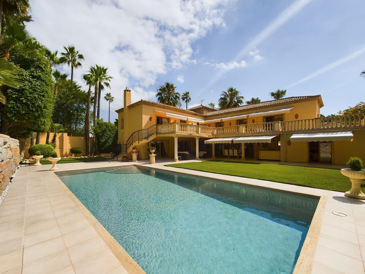 Detached Villa in Nueva Andalucía — photo 2 of 10