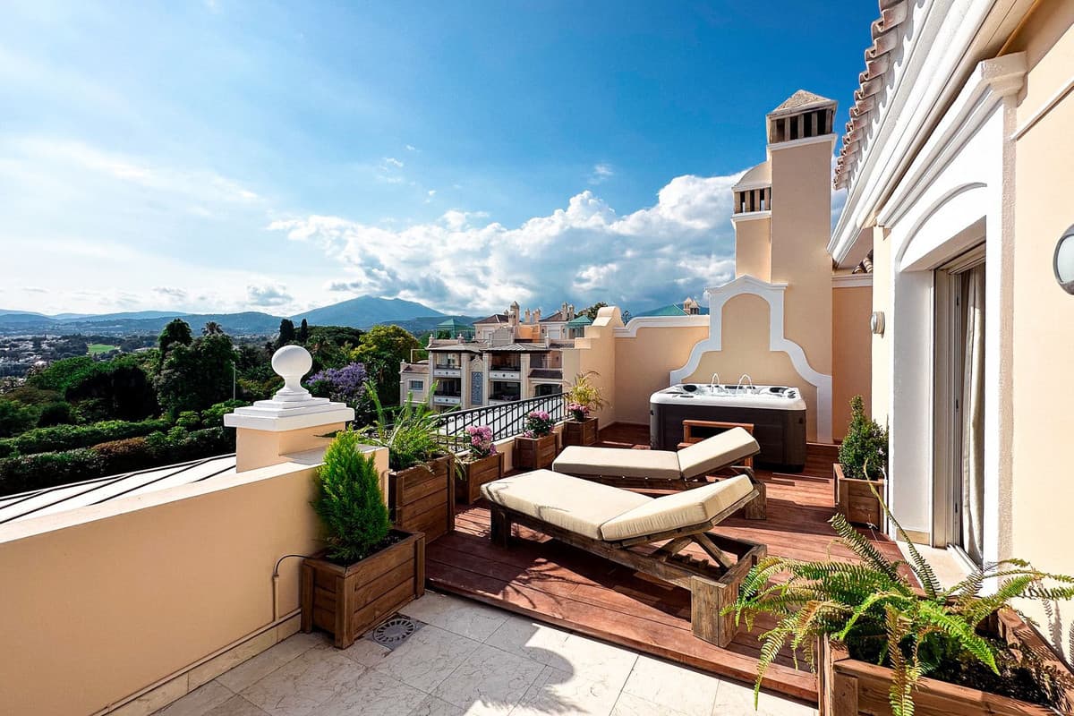 Penthouse Duplex in The Golden Mile — photo 4 of 10