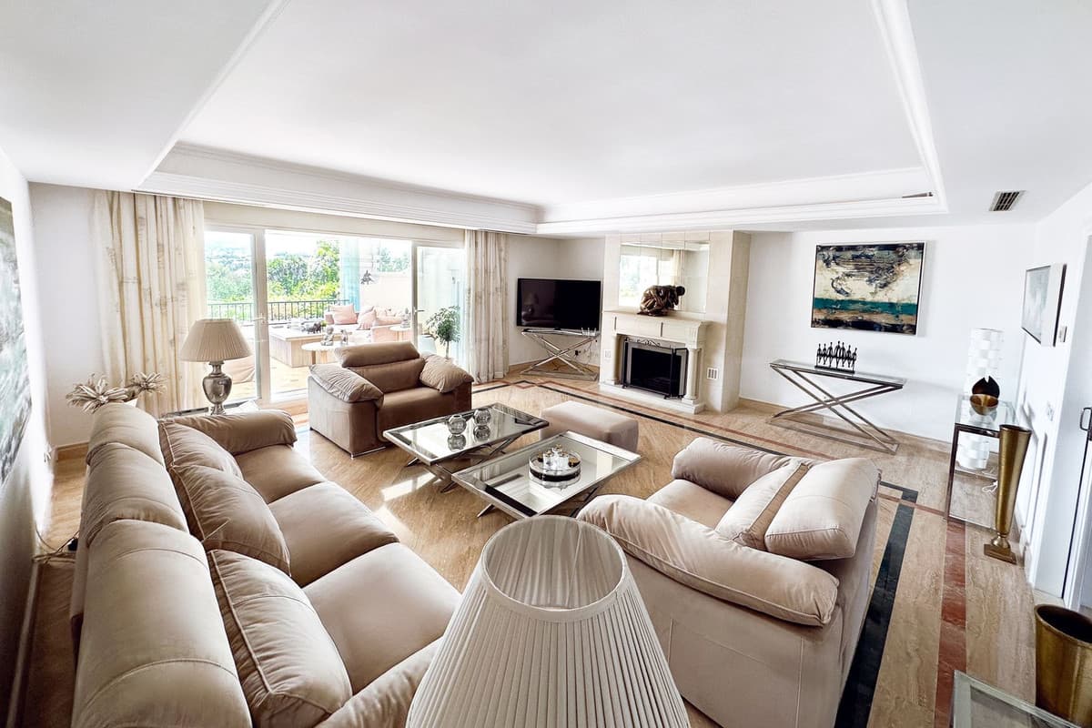 Penthouse Duplex in The Golden Mile — photo 9 of 10