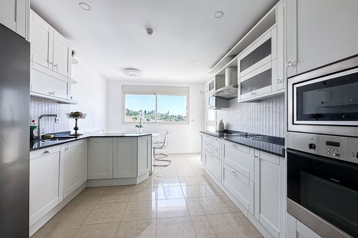 Penthouse Duplex in The Golden Mile — photo 10 of 10